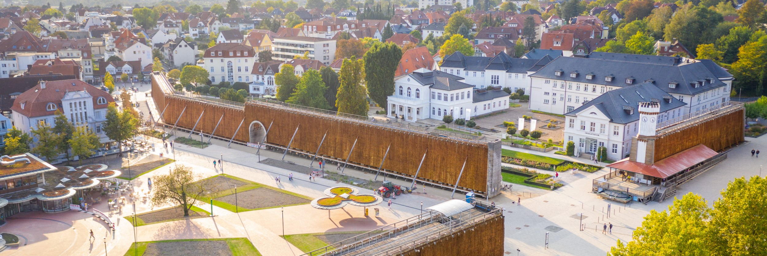 in Bad Salzuflen finden Sie drei imposante Gradierwerke direkt an der Altstadt gelegen, © Teutoburger Wald Tourismus/Dominik Ketz