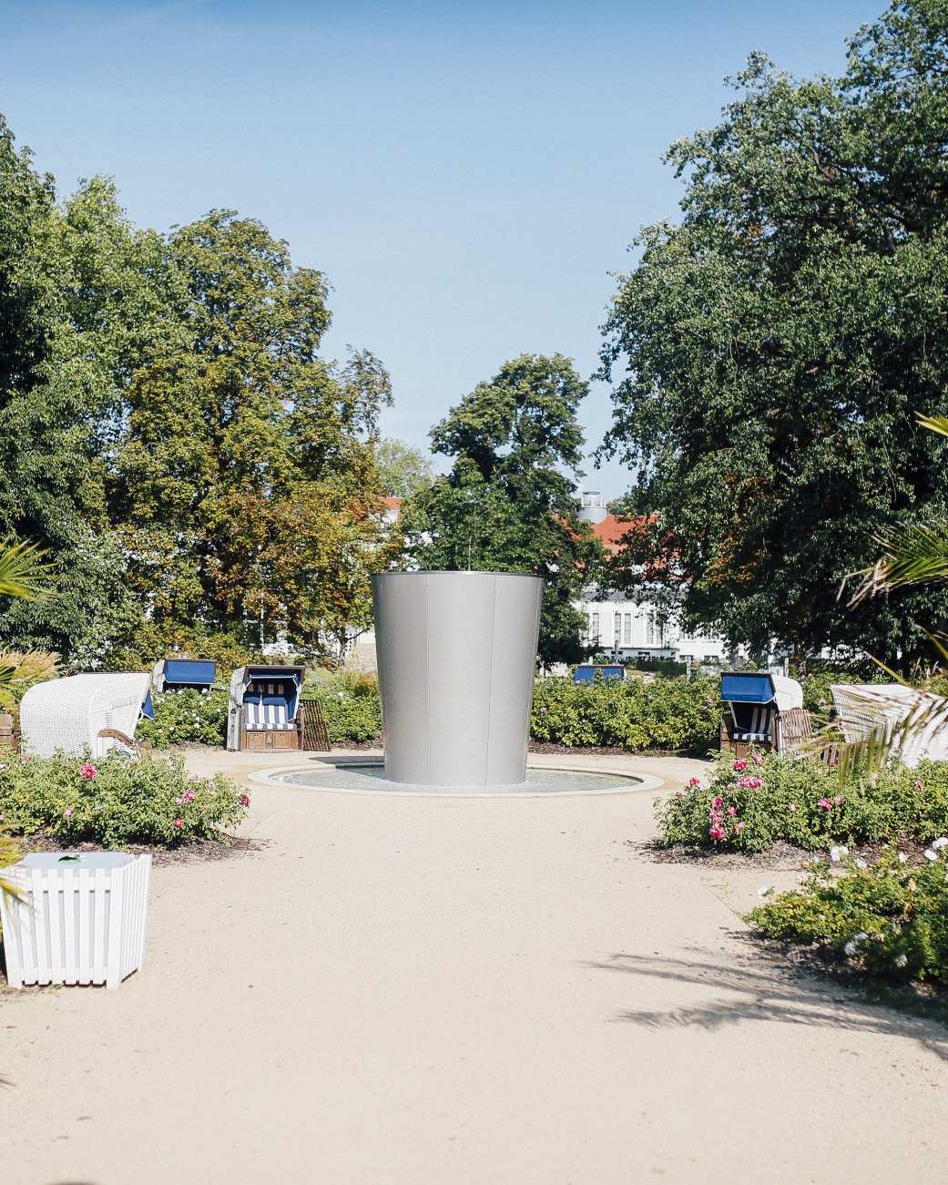 Kurpark Bad Salzuflen Sole-Strand mit Strandkörben und Palmen, © (c) Staatsbad Salzuflen GmbH_S Strothbäumer Kurpark Bad Salzuflen Sole-Strand mit Strandkörben und Palmen, © (c) Staatsbad Salzuflen GmbH_S Strothbäumer
